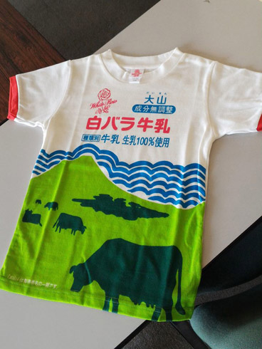 白バラ牛乳 Tシャツ
