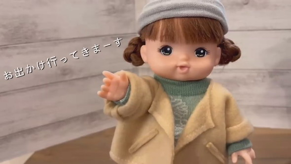 靴下リメーク服を身につけたお人形さん