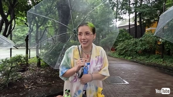 ビリー・アイリッシュと対面する仲里依紗