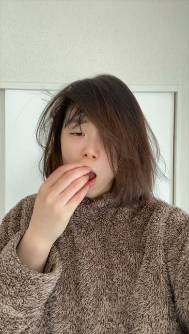 「私の変身見てて」　女性の寝起きすっぴん→大変身に驚き